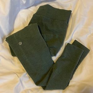Lululemon thermal leggings green Medium, like new!